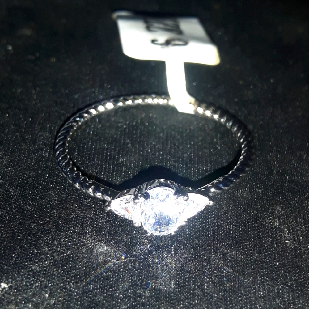 🍁 3 for 28 - Size 9 - Dainty Ring - NWT